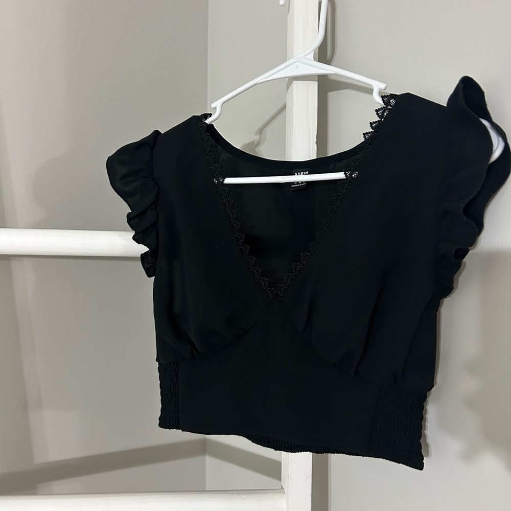 SHEIN Black Ruffled Crop Top